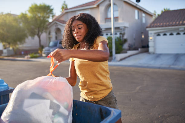Yard Cleanup Services in Country Clu, MO